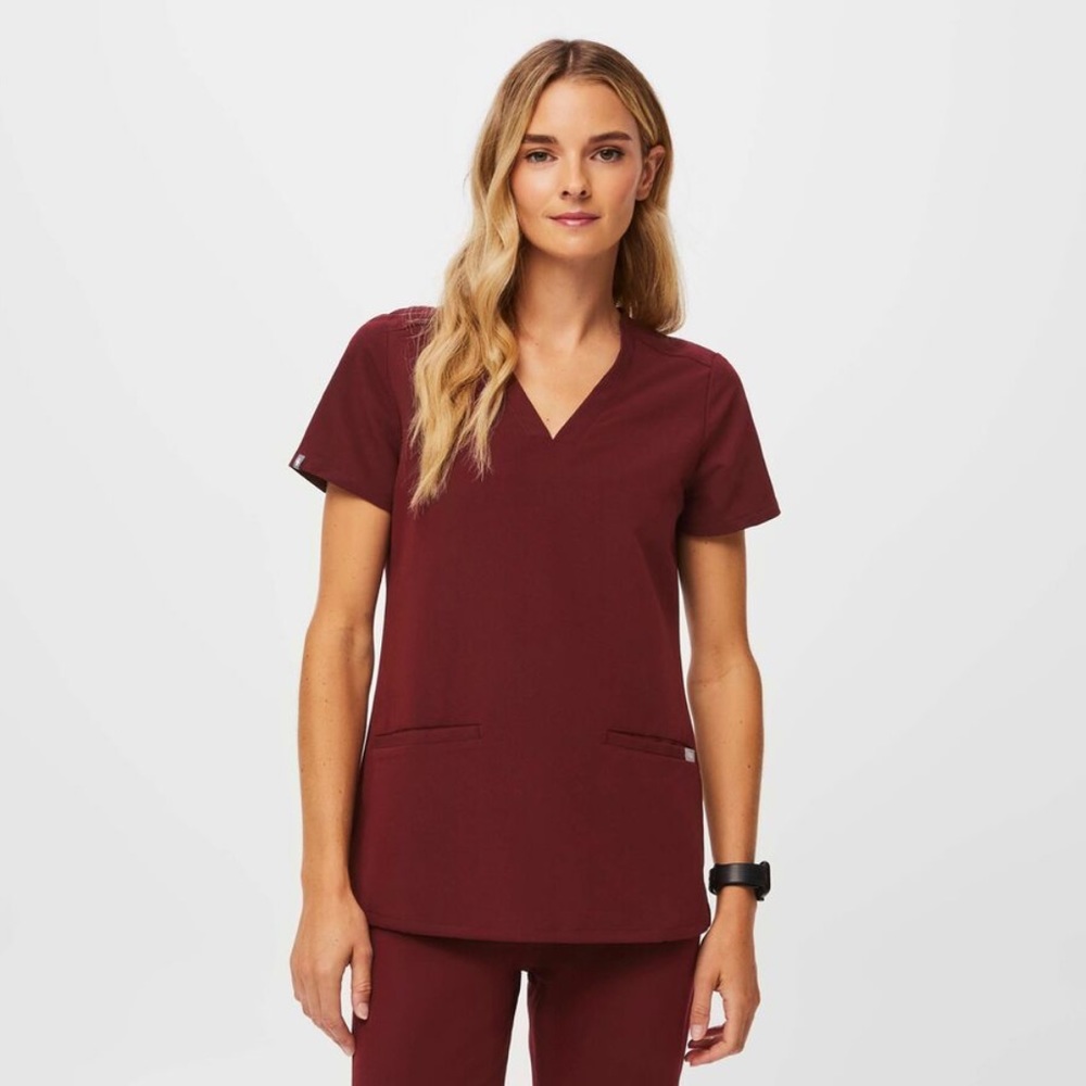 FIGS Casma Three-Pocket Scrub Burgundy Top